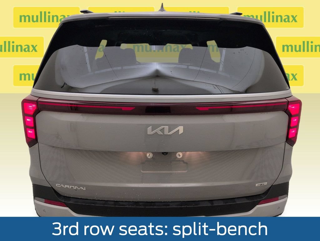 Used 2025 Kia Carnival EX FWD image 27