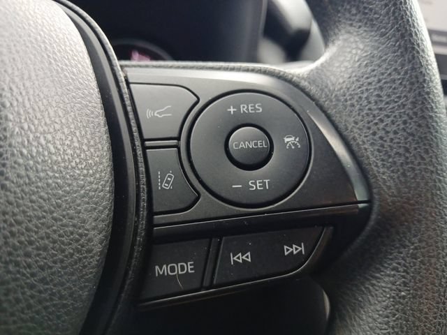 Used 2024 Toyota RAV4 XLE FWD image 6