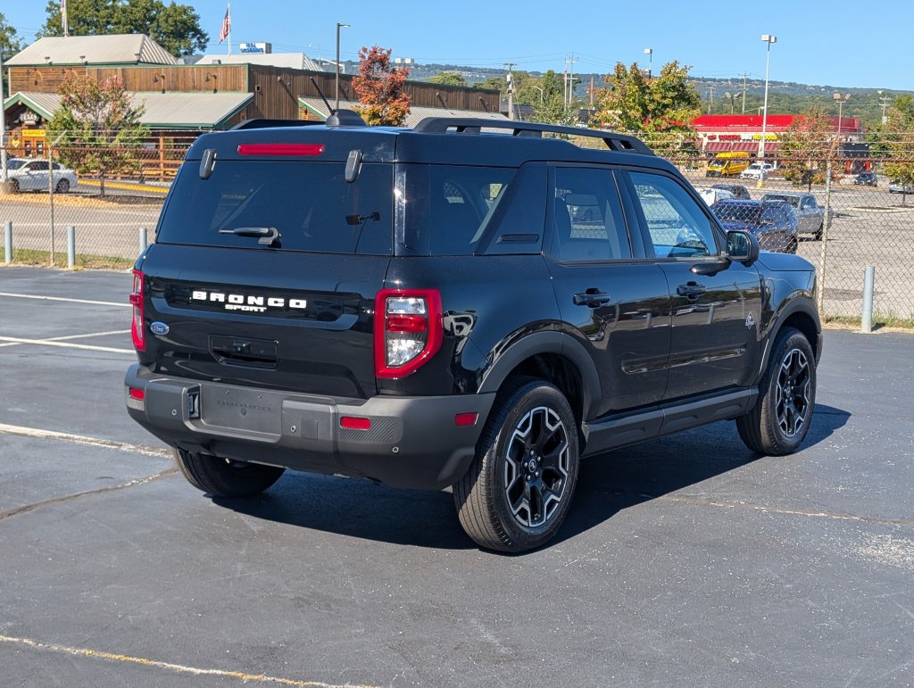 Certified 2025 Ford Bronco Sport Outer Banks w/ Outer Banks Tech Package+ AWD/4WD image 6