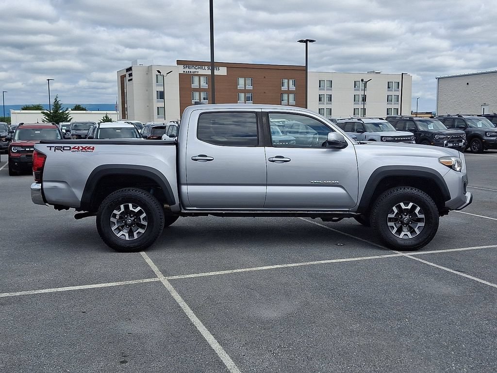 Used 2019 Toyota Tacoma TRD Off-Road AWD/4WD image 7