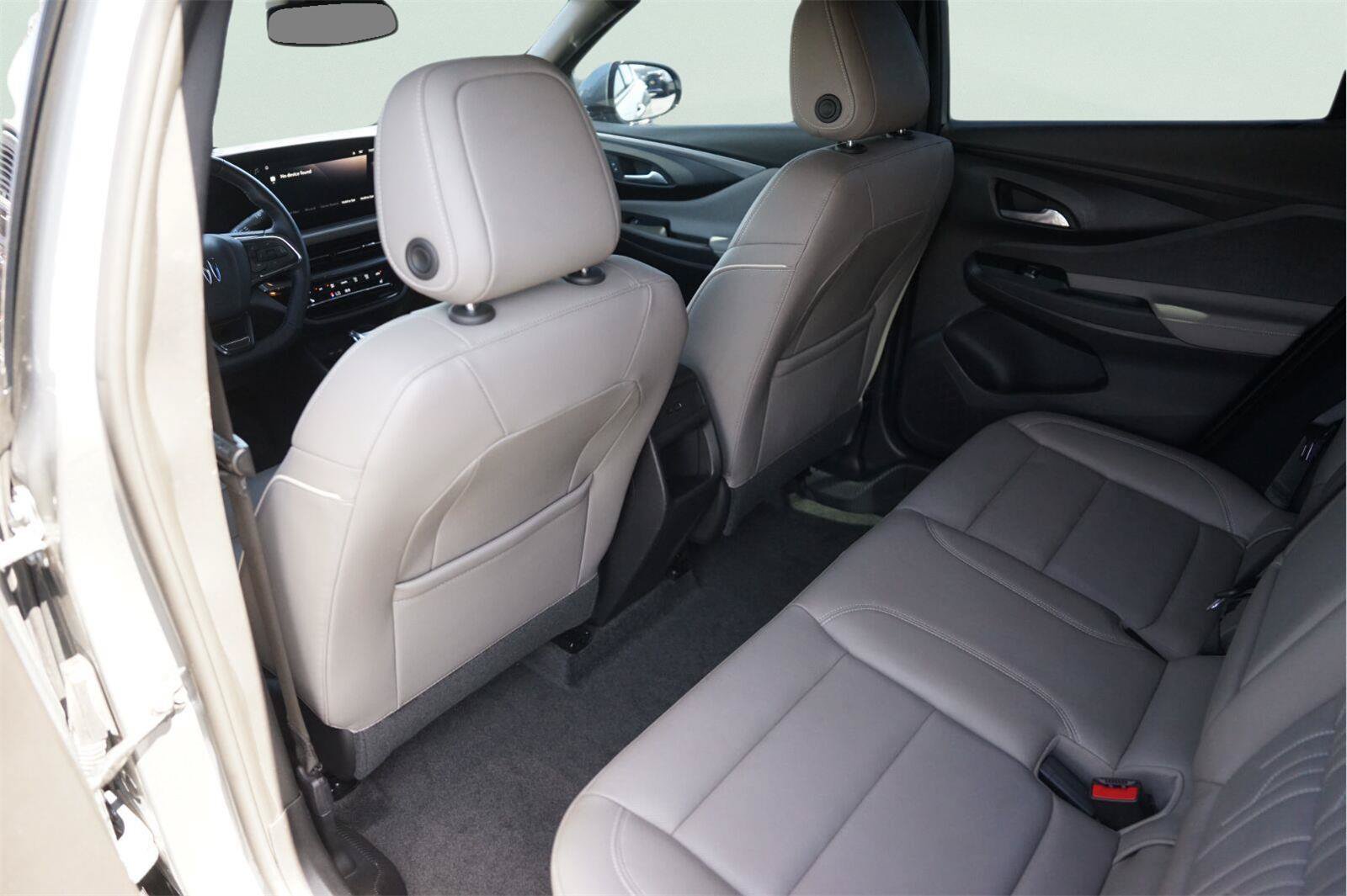 Used 2025 Buick Envista Avenir FWD image 11