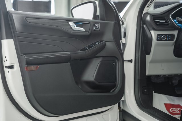 Certified 2024 Ford Escape SE w/ PHEV Premium Package image 40