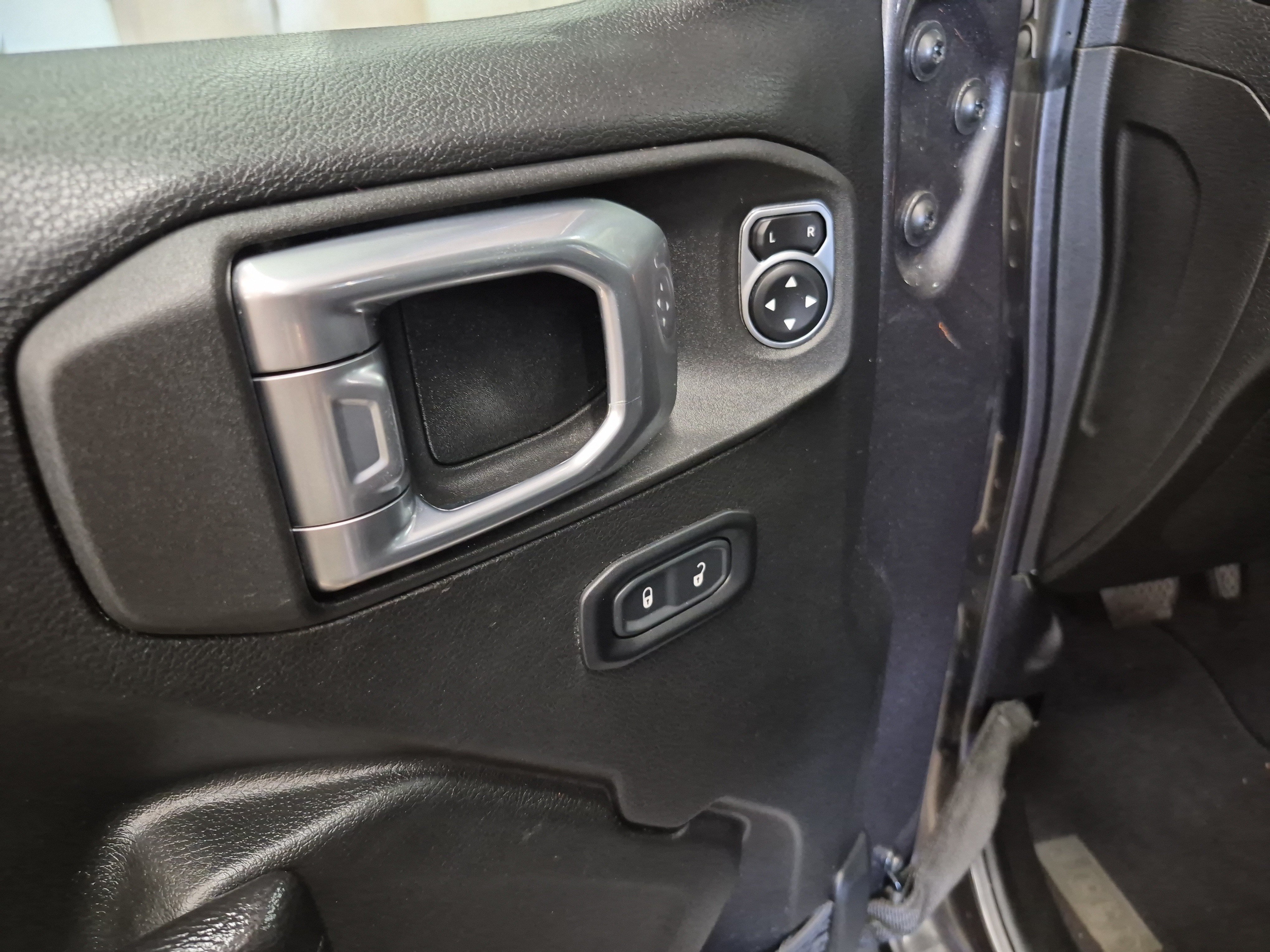 Used 2022 Jeep Gladiator Sport AWD/4WD image 12