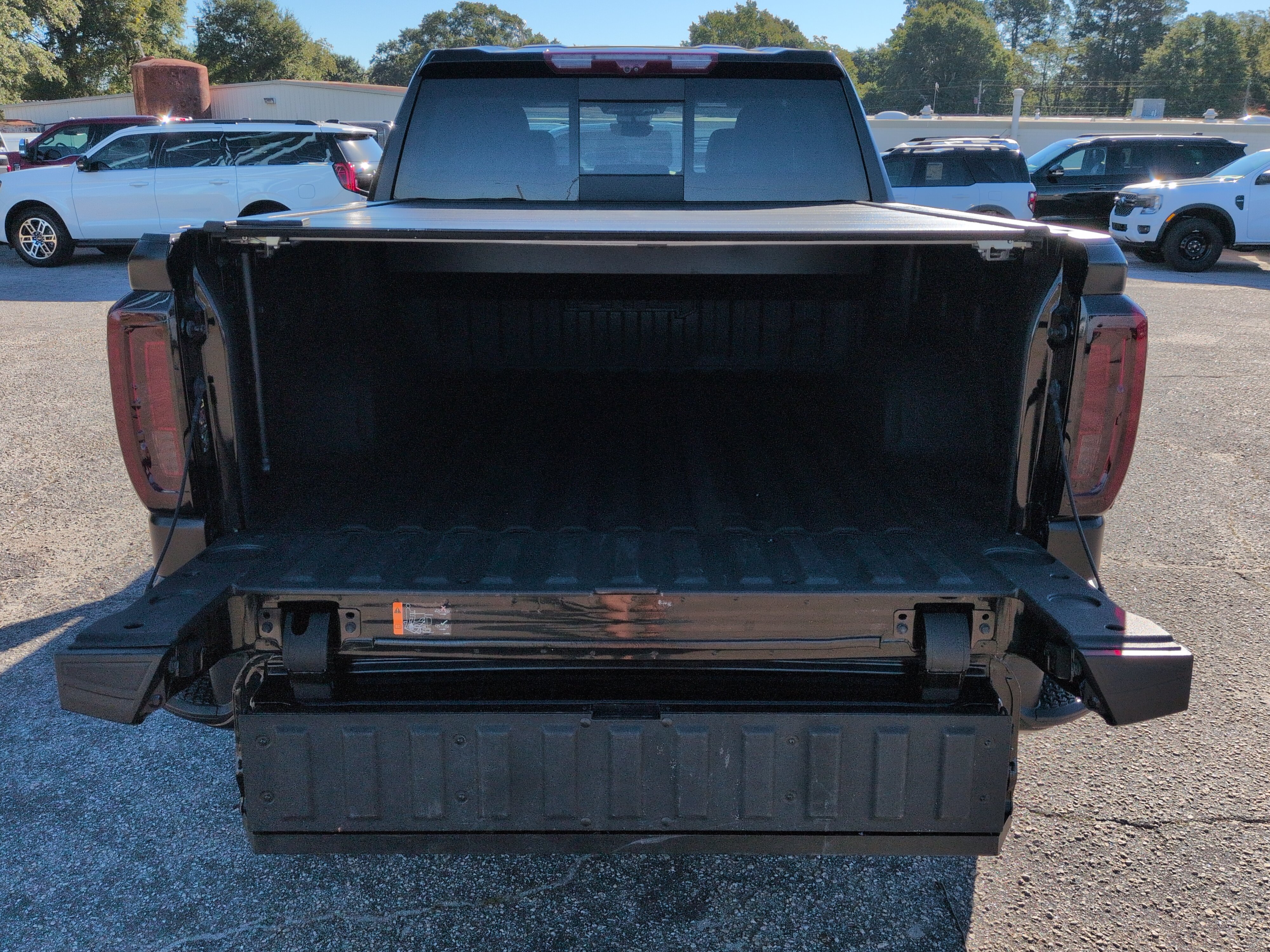 Used 2023 GMC Sierra 1500 AT4 w/ Technology Package AWD/4WD image 11