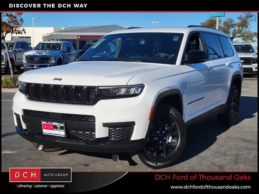 Used 2024 Jeep Grand Cherokee L Laredo image 1