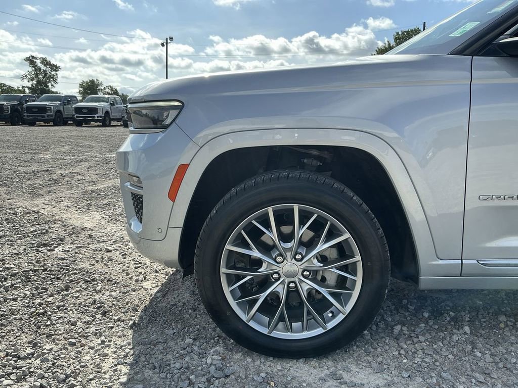 Used 2023 Jeep Grand Cherokee Summit w/ Adv Protech Group IV RWD image 11