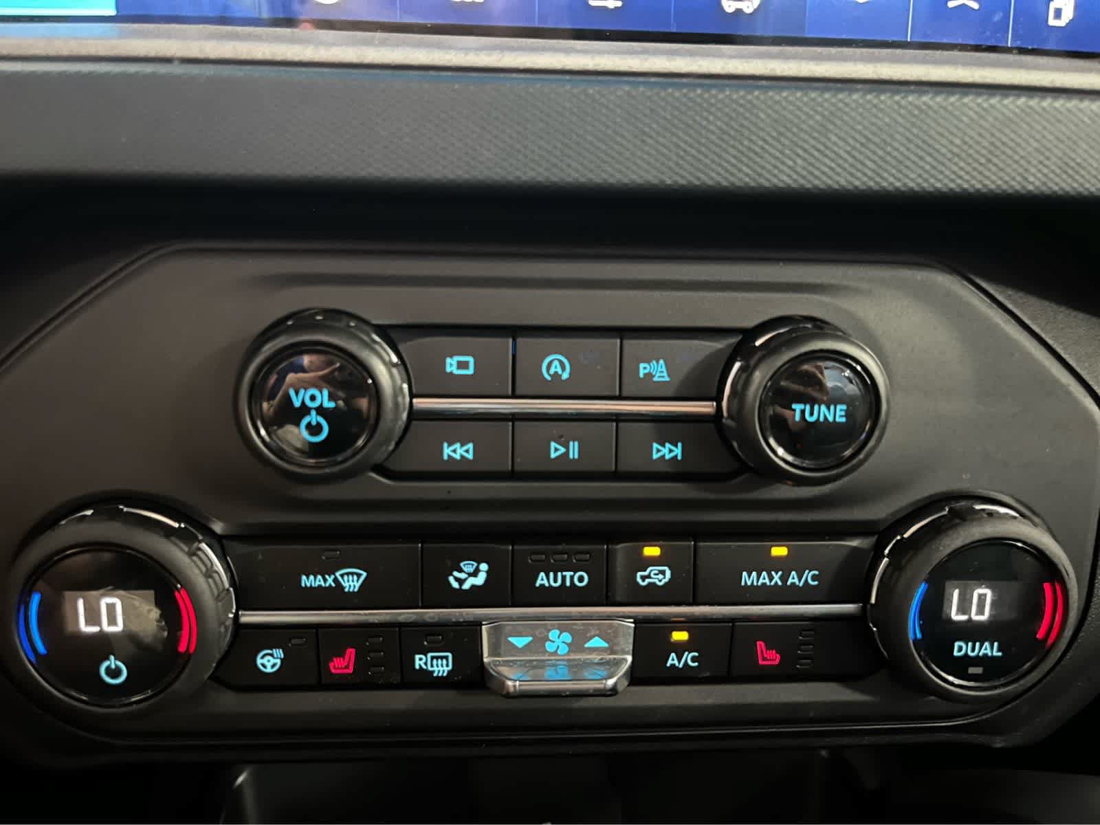 Certified 2024 Ford Bronco Outer Banks w/ Sasquatch Package AWD/4WD image 33