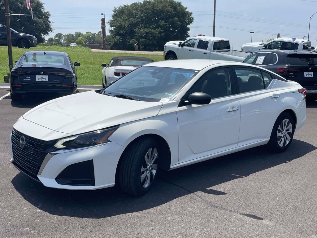 Used 2025 Nissan Altima 2.5 S FWD image 7