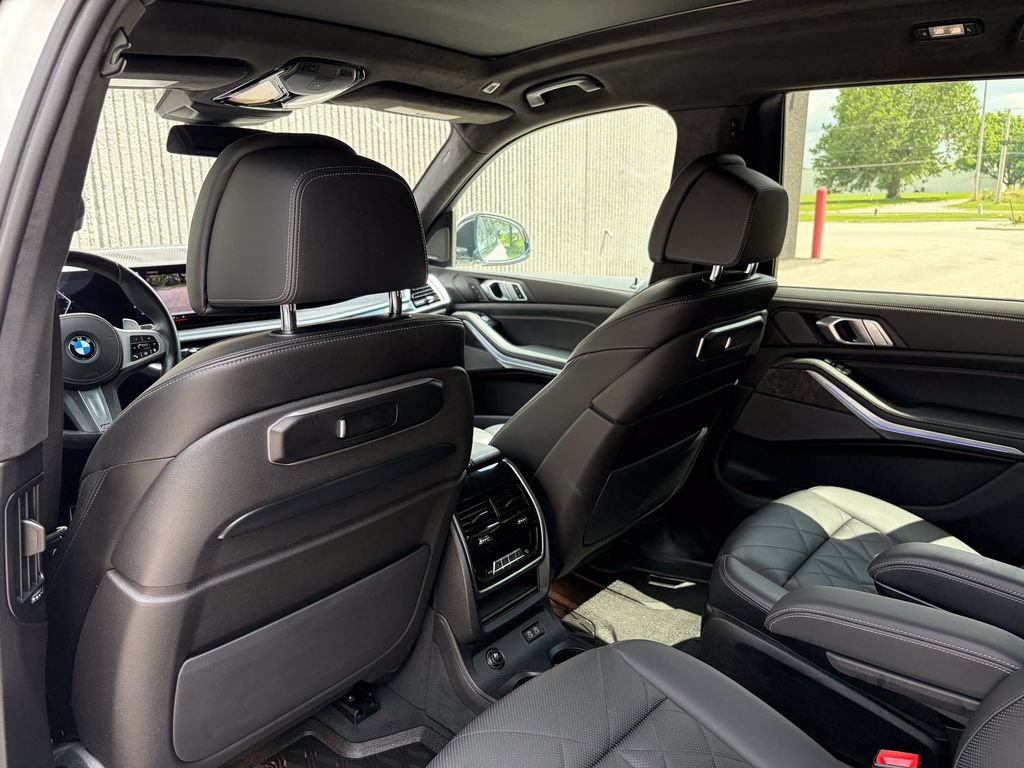 Used 2023 BMW X7 xDrive40i w/ M Sport Package AWD/4WD image 23
