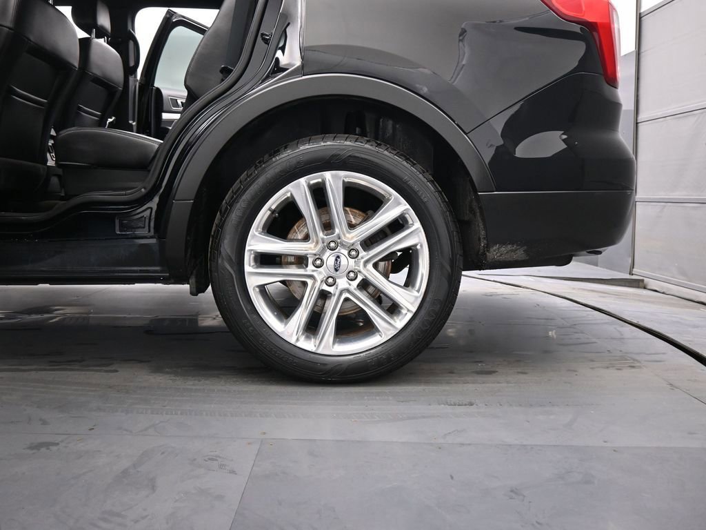 Certified 2017 Ford Explorer XLT w/ Equipment Group 202A image 24