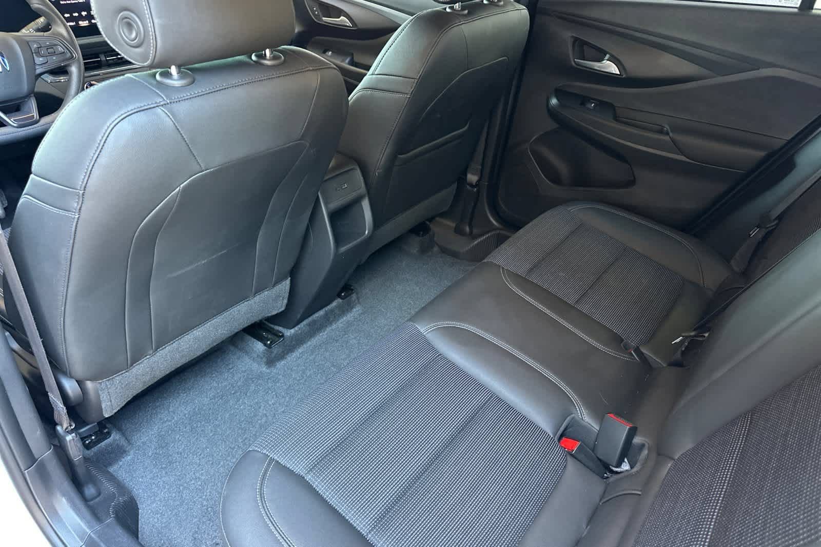Used 2025 Buick Envista Preferred FWD image 4