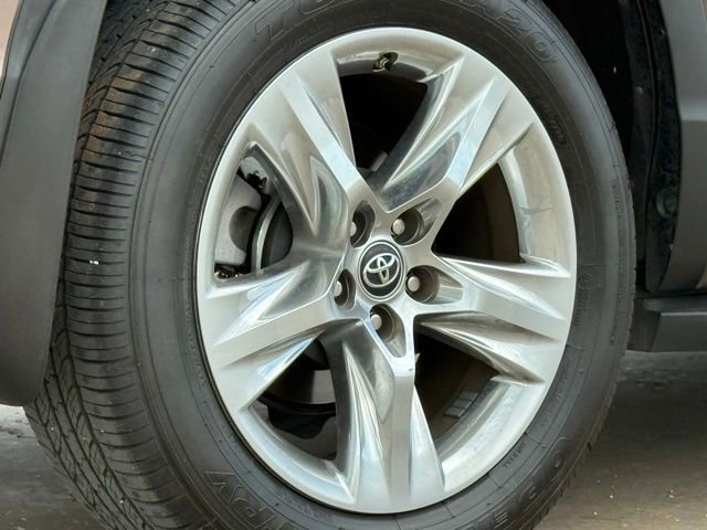 Used 2019 Toyota Highlander Limited FWD image 13