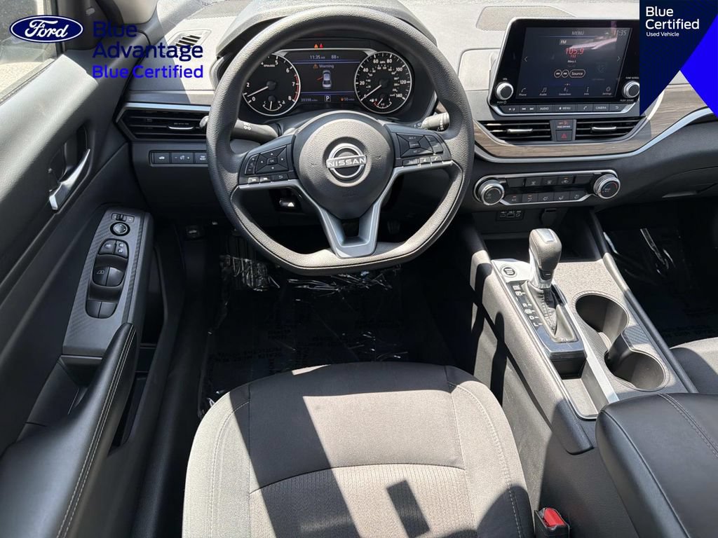 Used 2025 Nissan Altima 2.5 SV FWD image 11