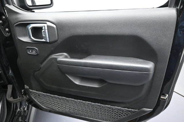 Used 2025 Jeep Wrangler Unlimited Rubicon AWD/4WD image 27