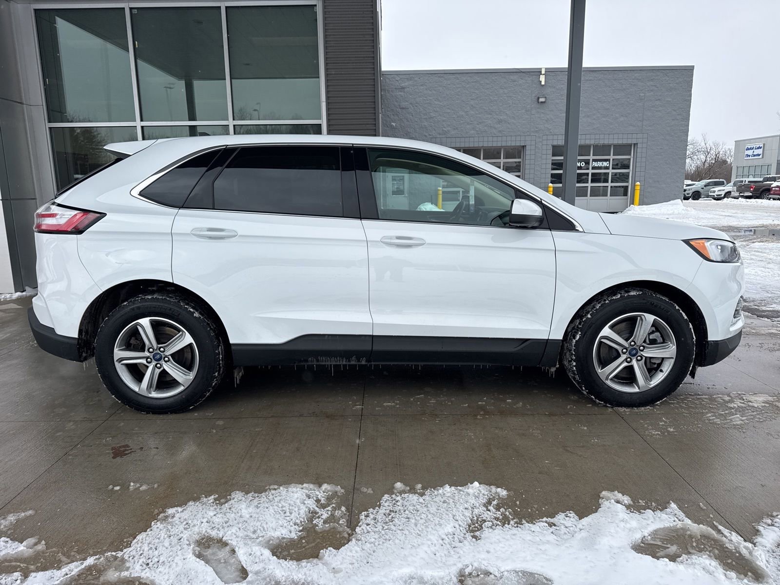 Certified 2022 Ford Edge SEL w/ Convenience Package image 2