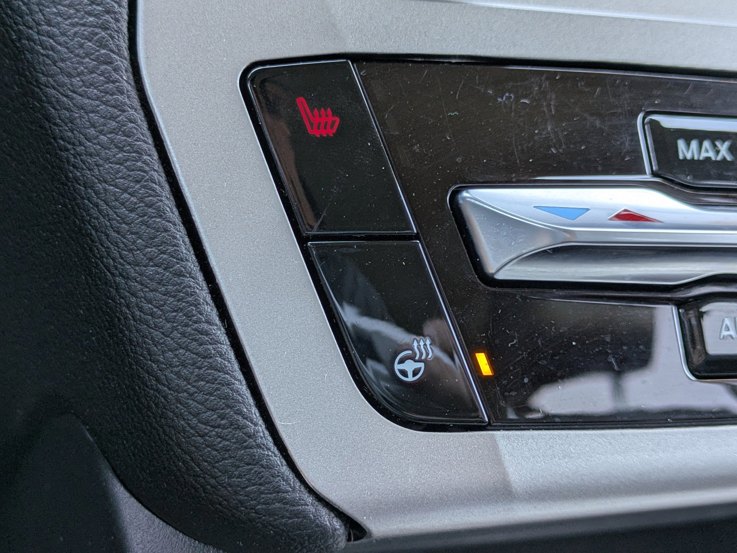 Certified 2022 Ford Explorer XLT w/ Equipment Group 202A image 28