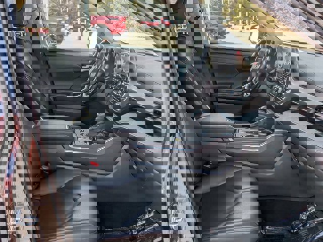 Used 2020 Toyota Highlander XLE image 38