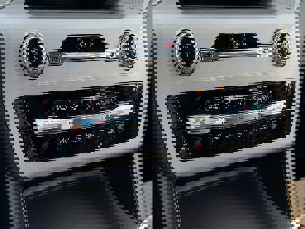 Certified 2023 Ford Explorer XLT w/ Equipment Group 202A image 38