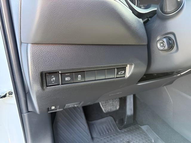 Used 2024 Toyota Venza XLE image 14