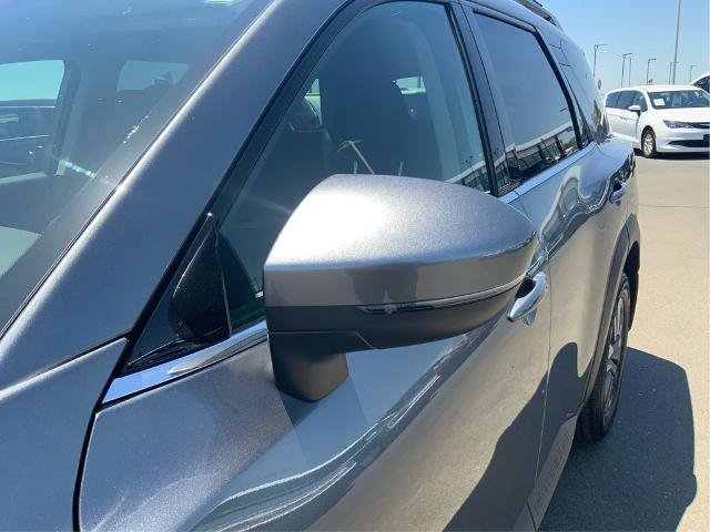 Used 2025 Nissan Pathfinder SV FWD image 23