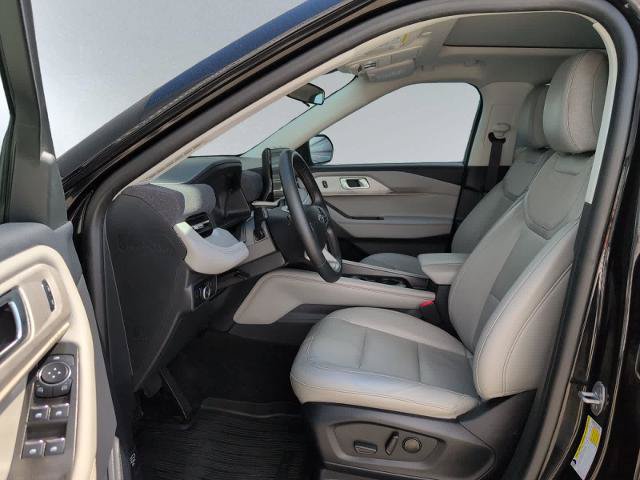 Certified 2025 Ford Explorer Active w/ Active Comfort Package AWD/4WD image 12