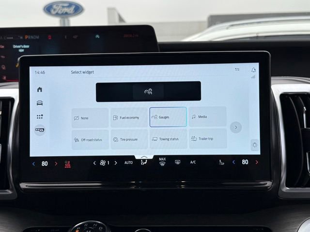 Certified 2025 Ford Expedition Max Platinum image 39