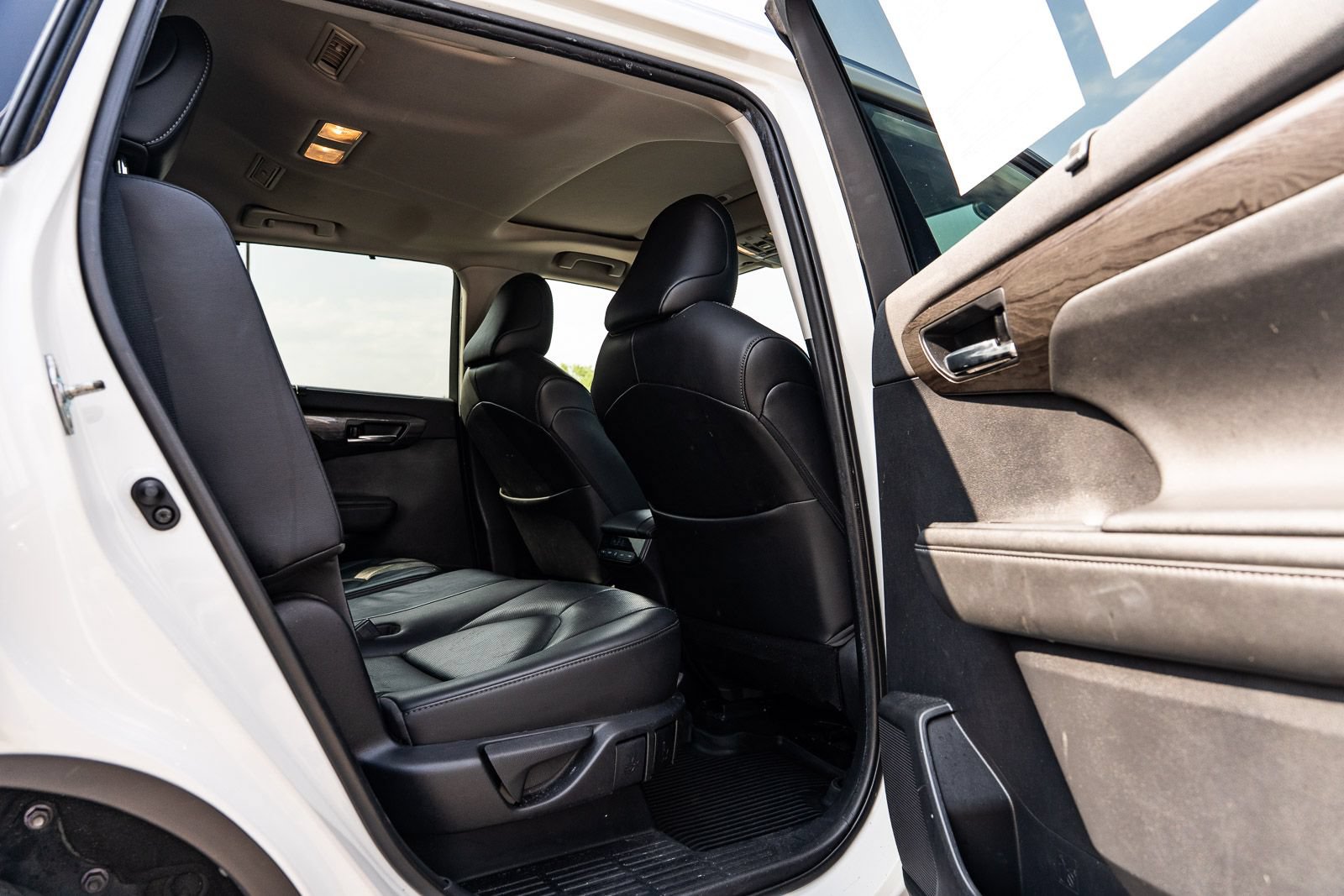Used 2020 Toyota Highlander Limited FWD image 13