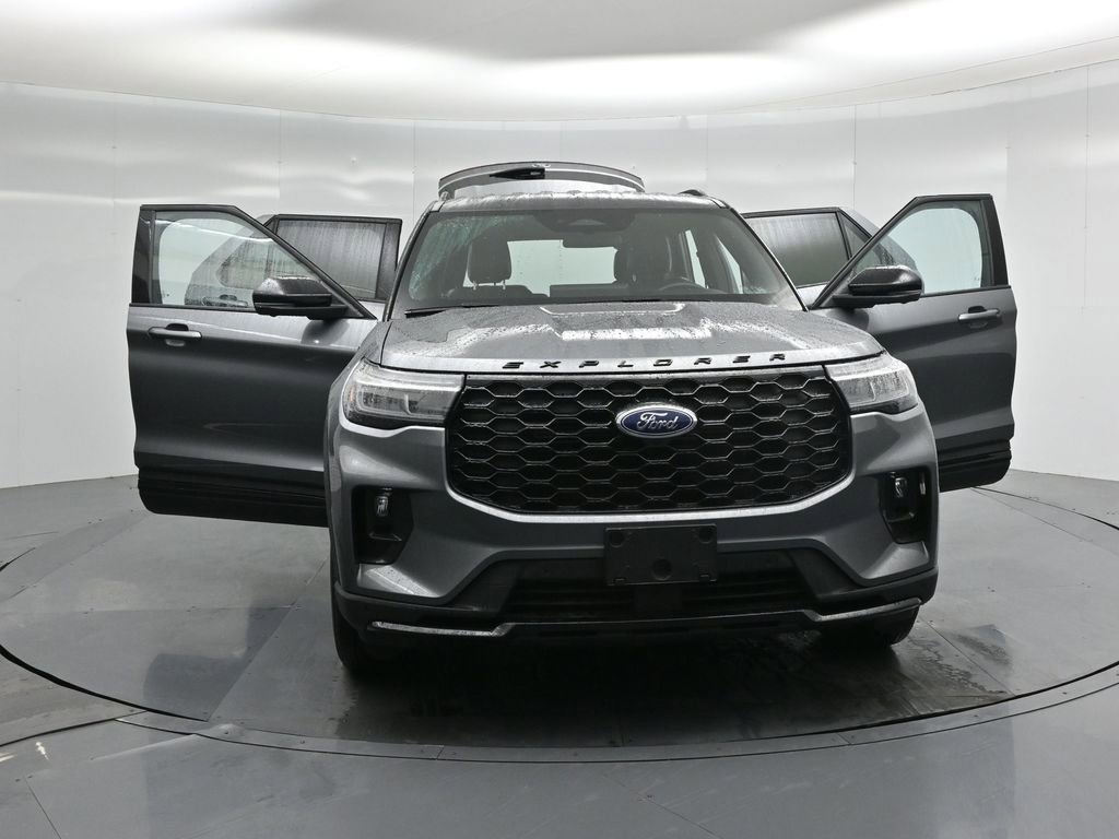 Certified 2025 Ford Explorer ST-Line image 32