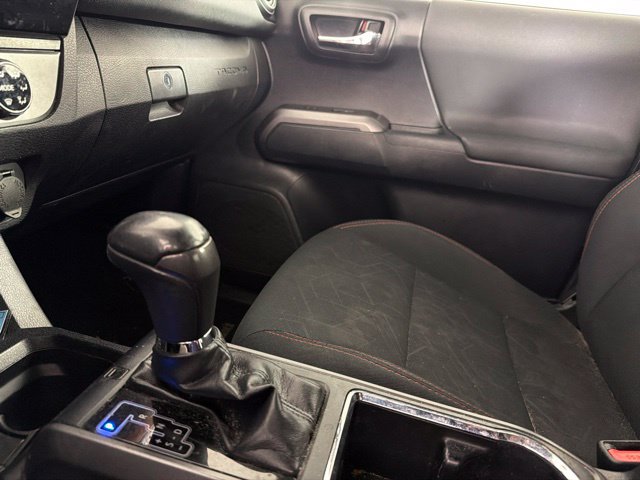 Used 2018 Toyota Tacoma TRD Off-Road AWD/4WD image 27