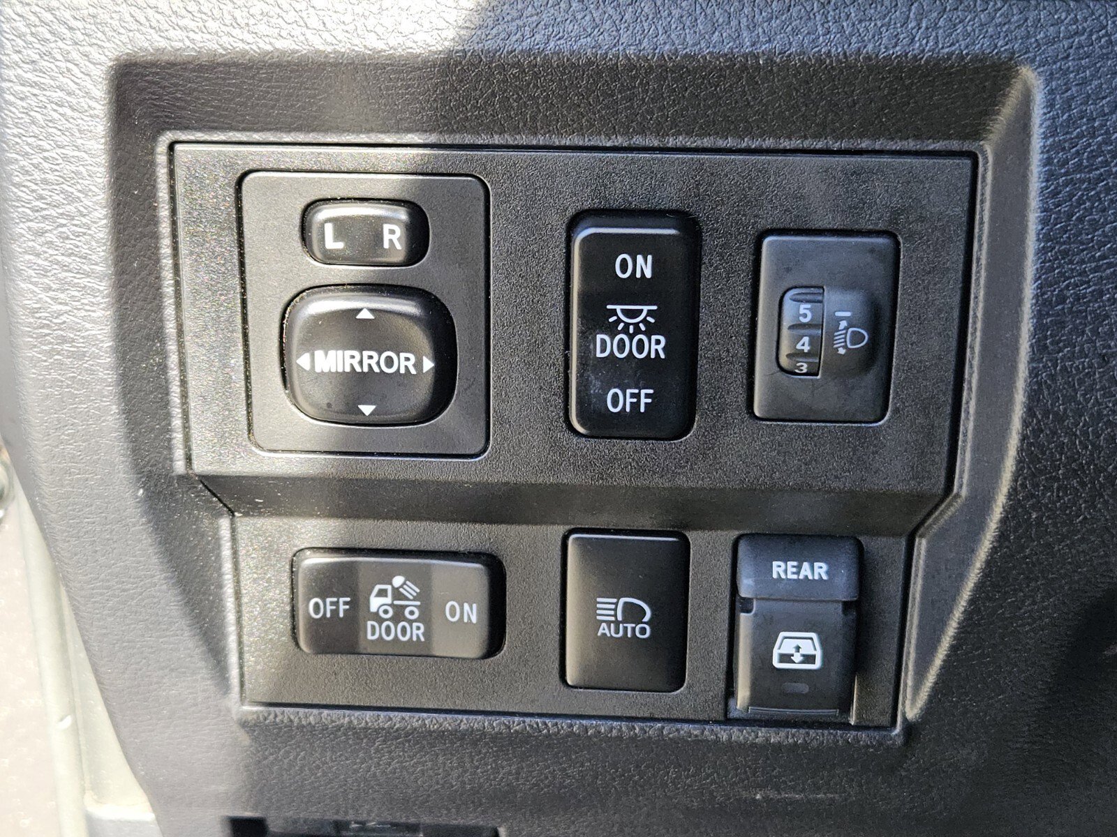 Used 2018 Toyota Tundra SR5 image 24