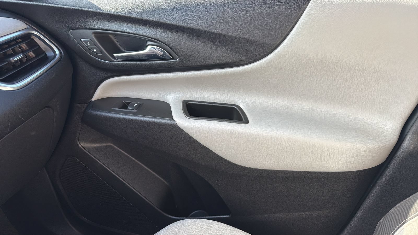 Used 2024 Chevrolet Equinox LS w/ LS Convenience Package FWD image 24