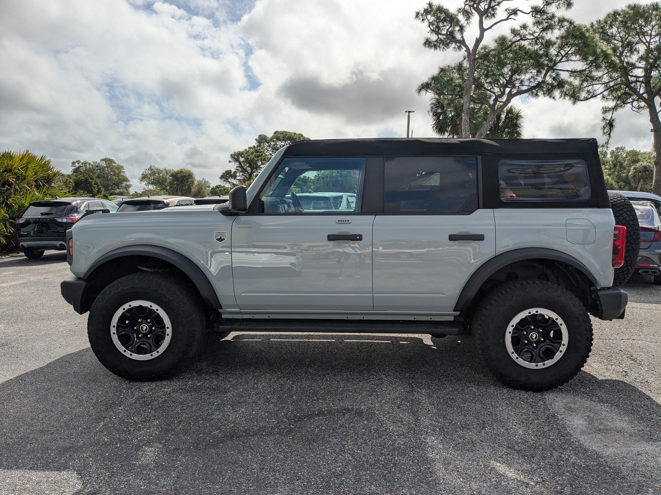 Certified 2023 Ford Bronco Big Bend w/ Sasquatch Package AWD/4WD image 7