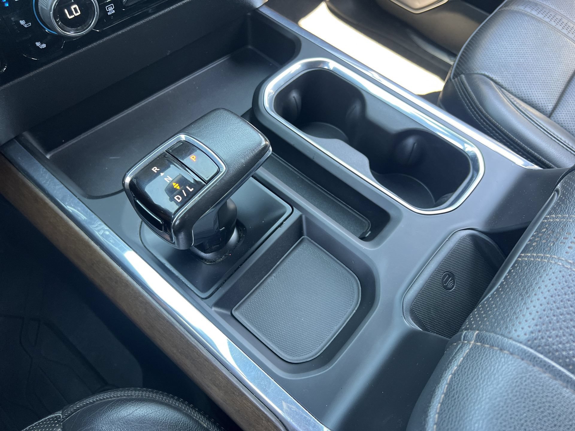 Used 2022 Chevrolet Silverado 1500 High Country w/ High Country Premium Package AWD/4WD image 8