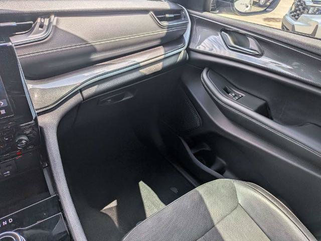 Used 2023 Jeep Grand Cherokee Altitude AWD/4WD image 16