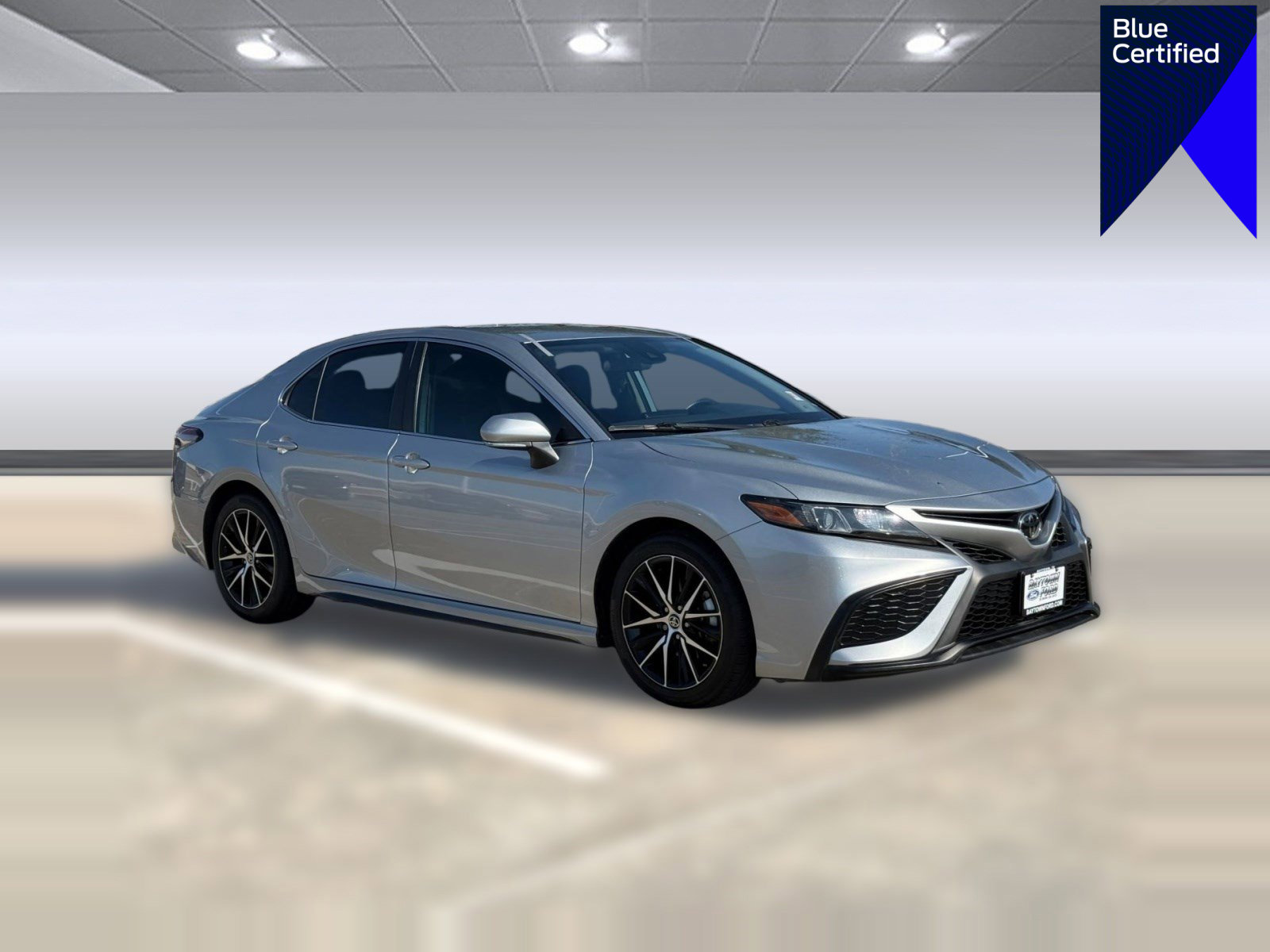 Used 2023 Toyota Camry SE image 1
