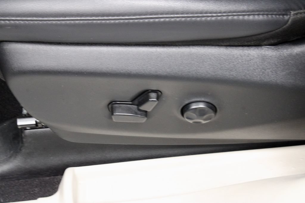 Used 2024 Chrysler Pacifica Touring-L FWD image 23
