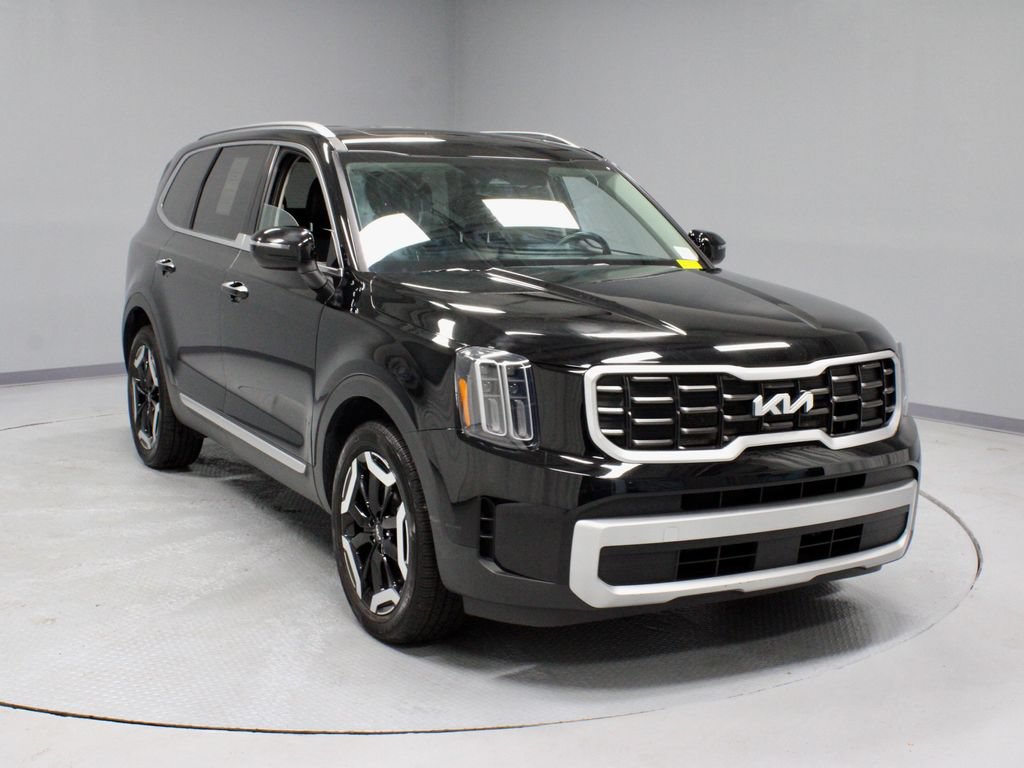 Used 2024 Kia Telluride S w/ S Sunroof Package