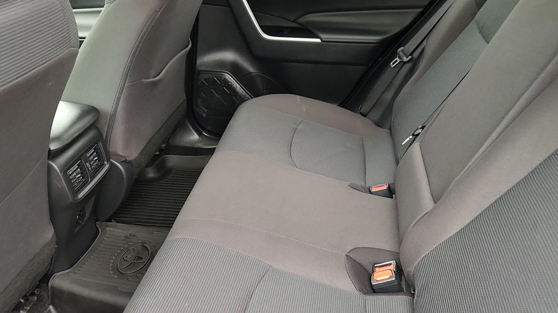 Used 2025 Toyota RAV4 LE AWD/4WD image 33
