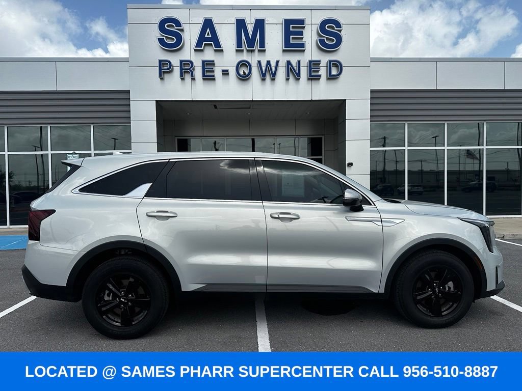 Used 2026 Kia Sorento LX FWD image 2