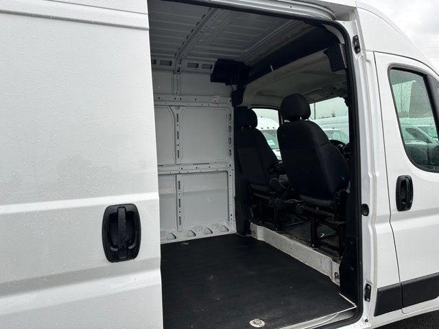 Used 2025 RAM ProMaster 2500 w/ Convenience Group FWD image 10