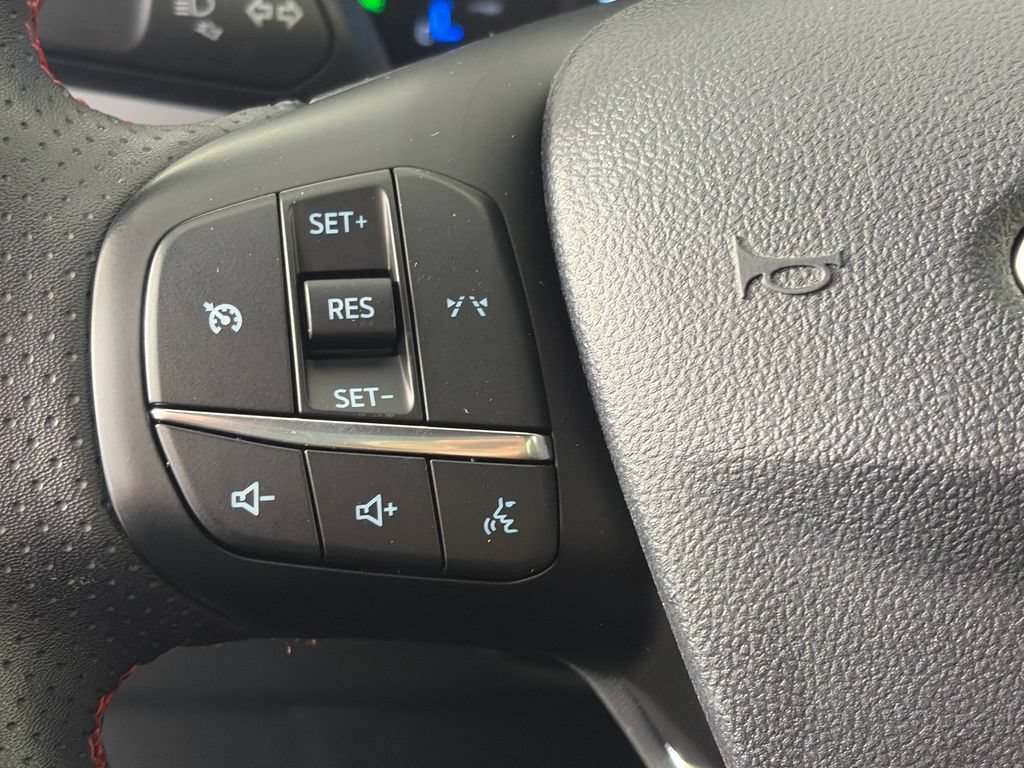 Certified 2025 Ford Escape ST-Line Select AWD/4WD image 17