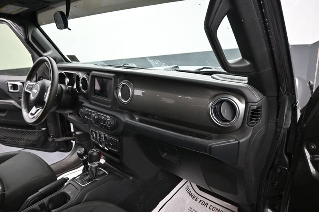 Used 2019 Jeep Wrangler Unlimited Sahara w/ Cold Weather Group AWD/4WD image 16