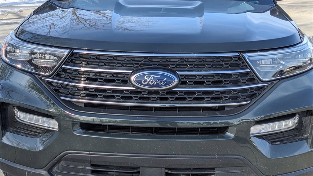 Certified 2022 Ford Explorer XLT w/ Equipment Group 202A image 9