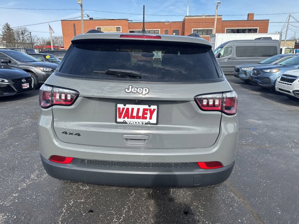 Used 2023 Jeep Compass Latitude image 4