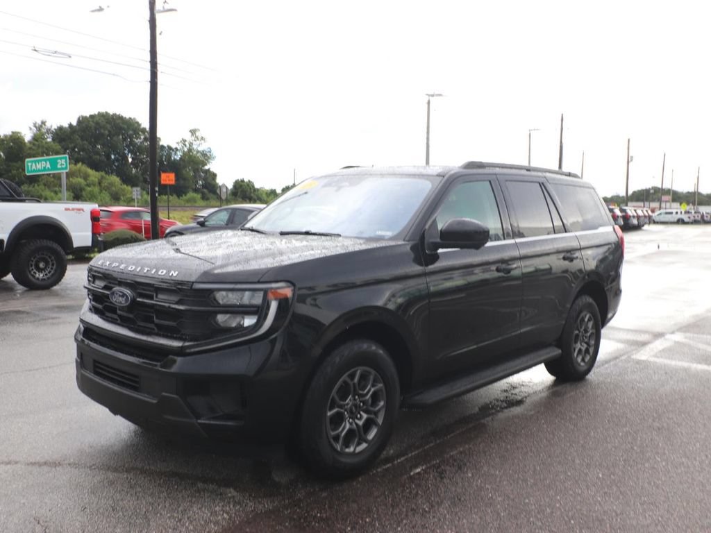 Certified 2025 Ford Expedition Active RWD image 5