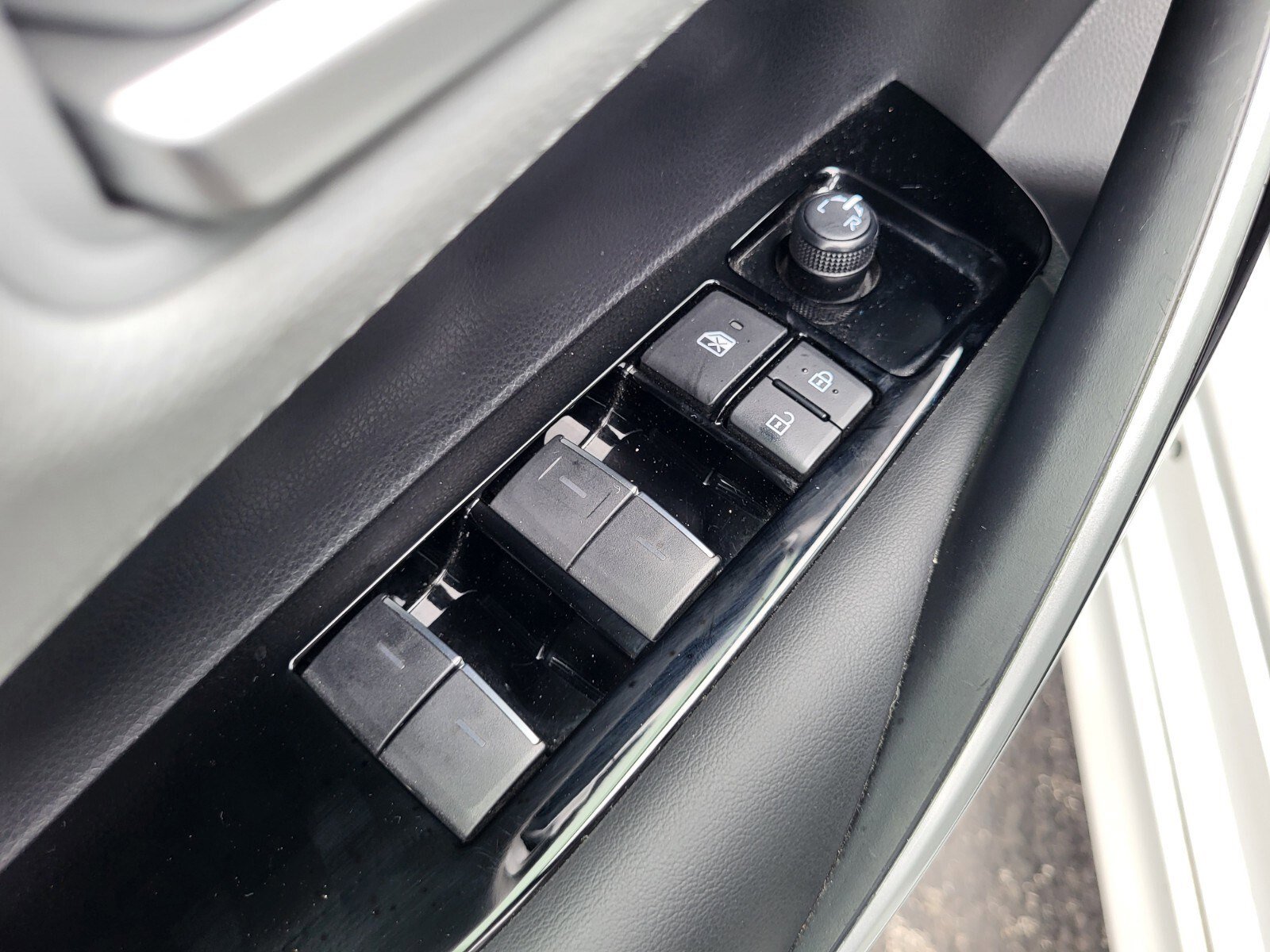 Used 2025 Toyota Corolla XSE FWD image 18