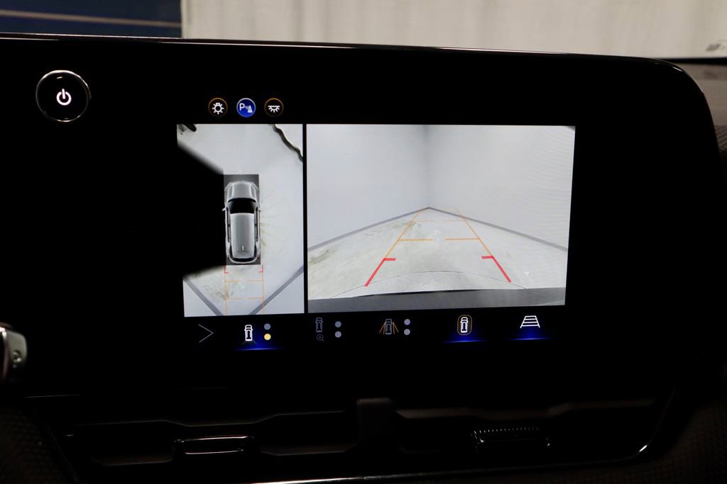 Used 2025 Chevrolet Equinox RS w/ Safety and Technology Package image 2