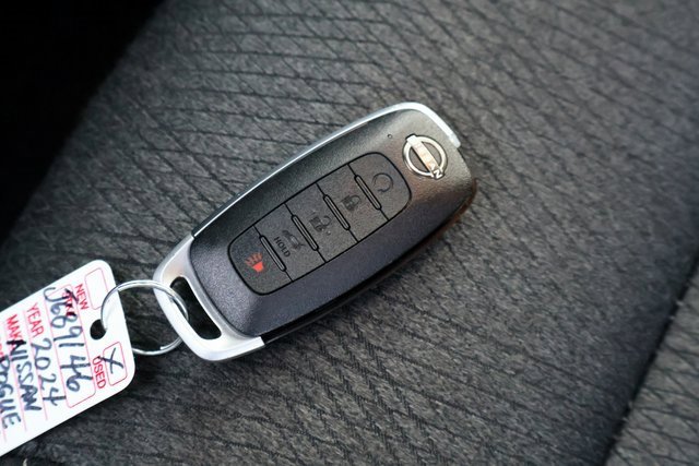 Used 2024 Nissan Rogue SV image 36