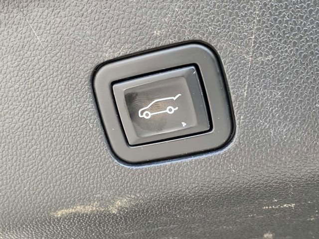 Used 2022 Chevrolet Tahoe LT w/ Luxury Package image 15