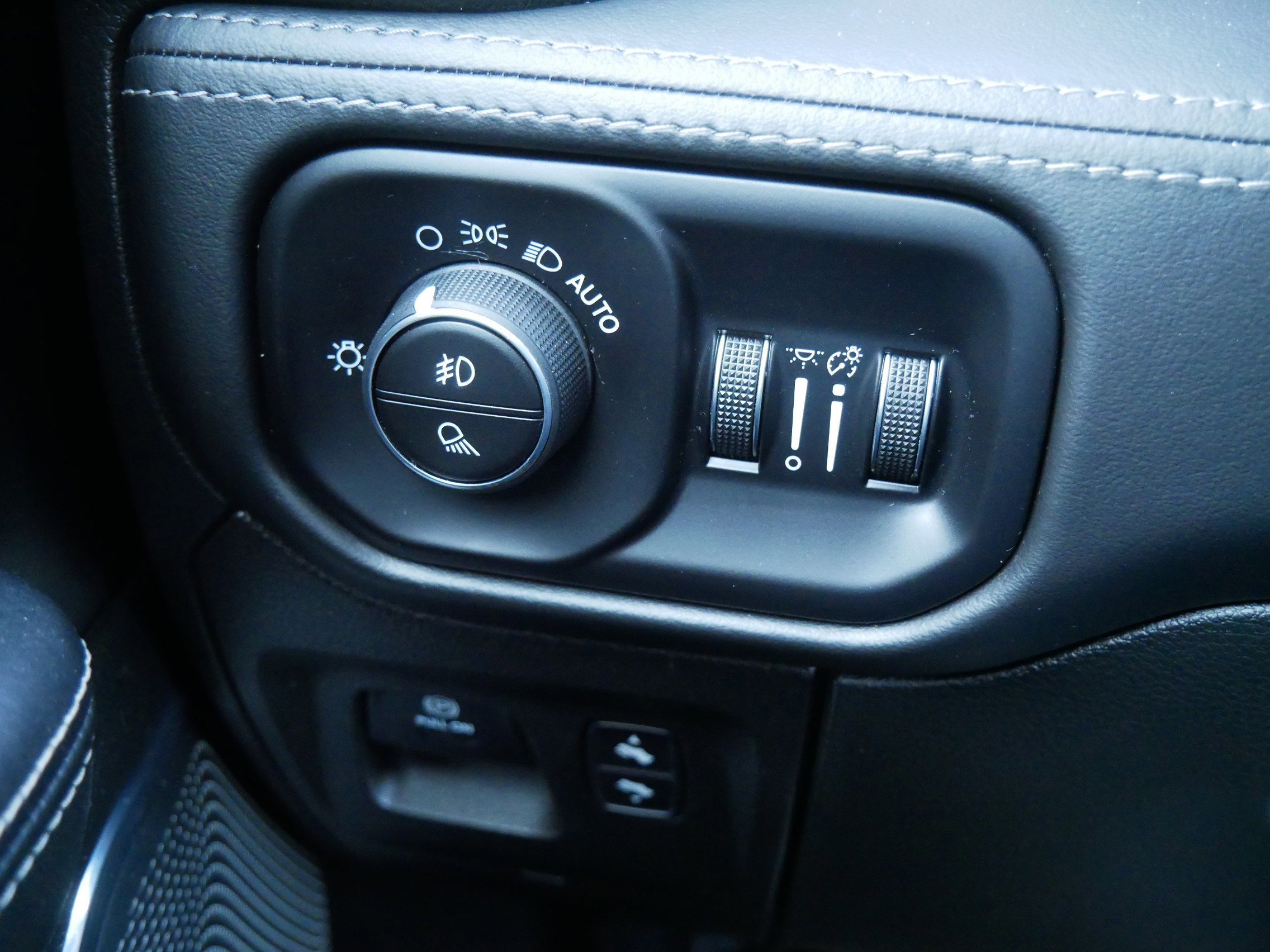 Used 2020 RAM 1500 Limited image 26